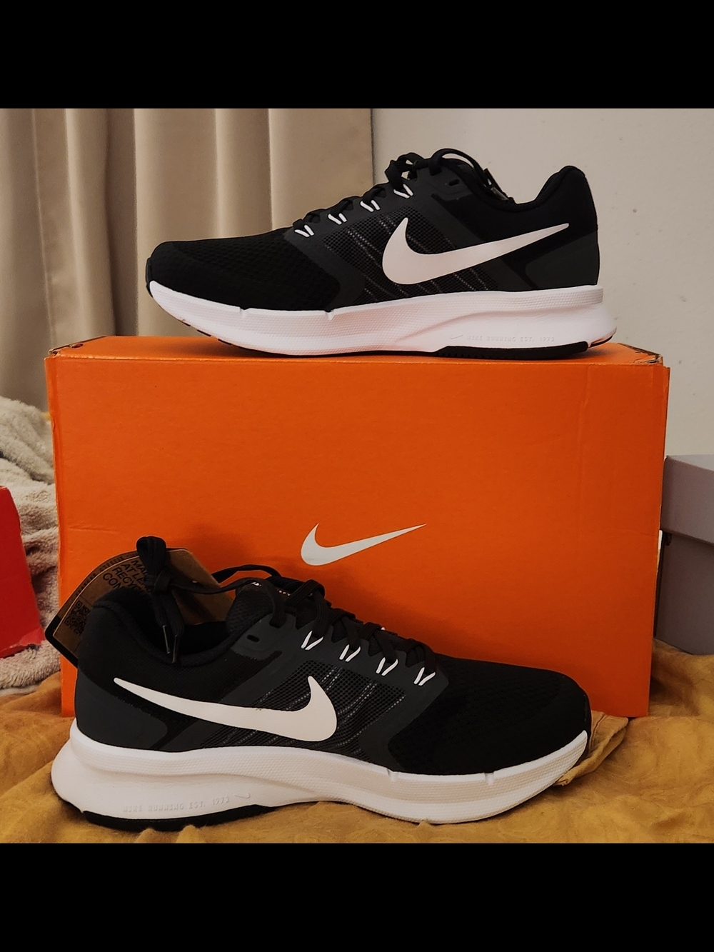 Nike Run Swift 3 Women's Running Shoes Size 7 Black White DR2698-002 NIB